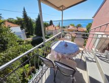 Vrijstaand vakantiehuis op 150 meter van het zandstrand in Crikvenica - thumbnail 1