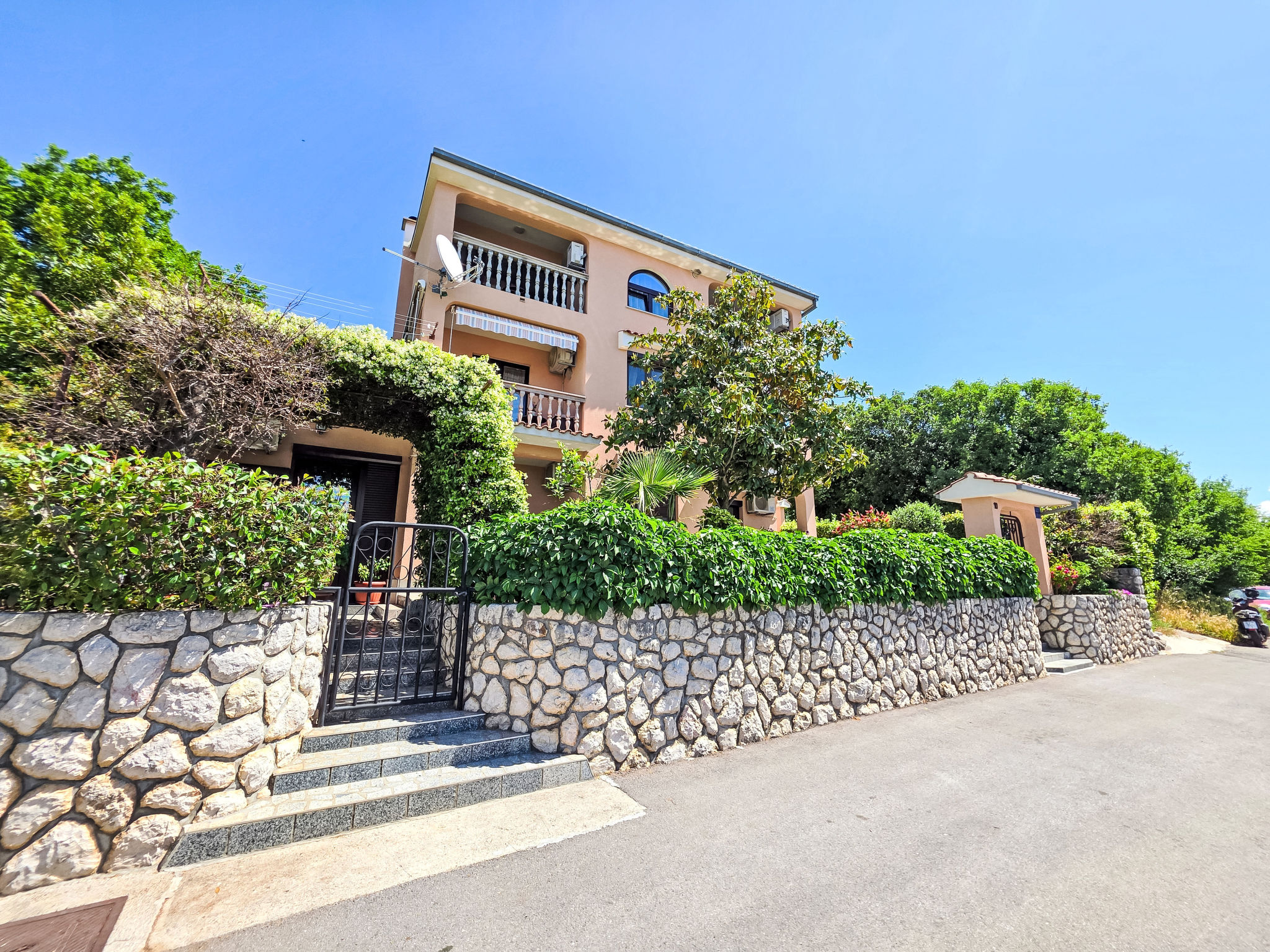 Wohnung in Crikvenica mit Grill und Terrasse