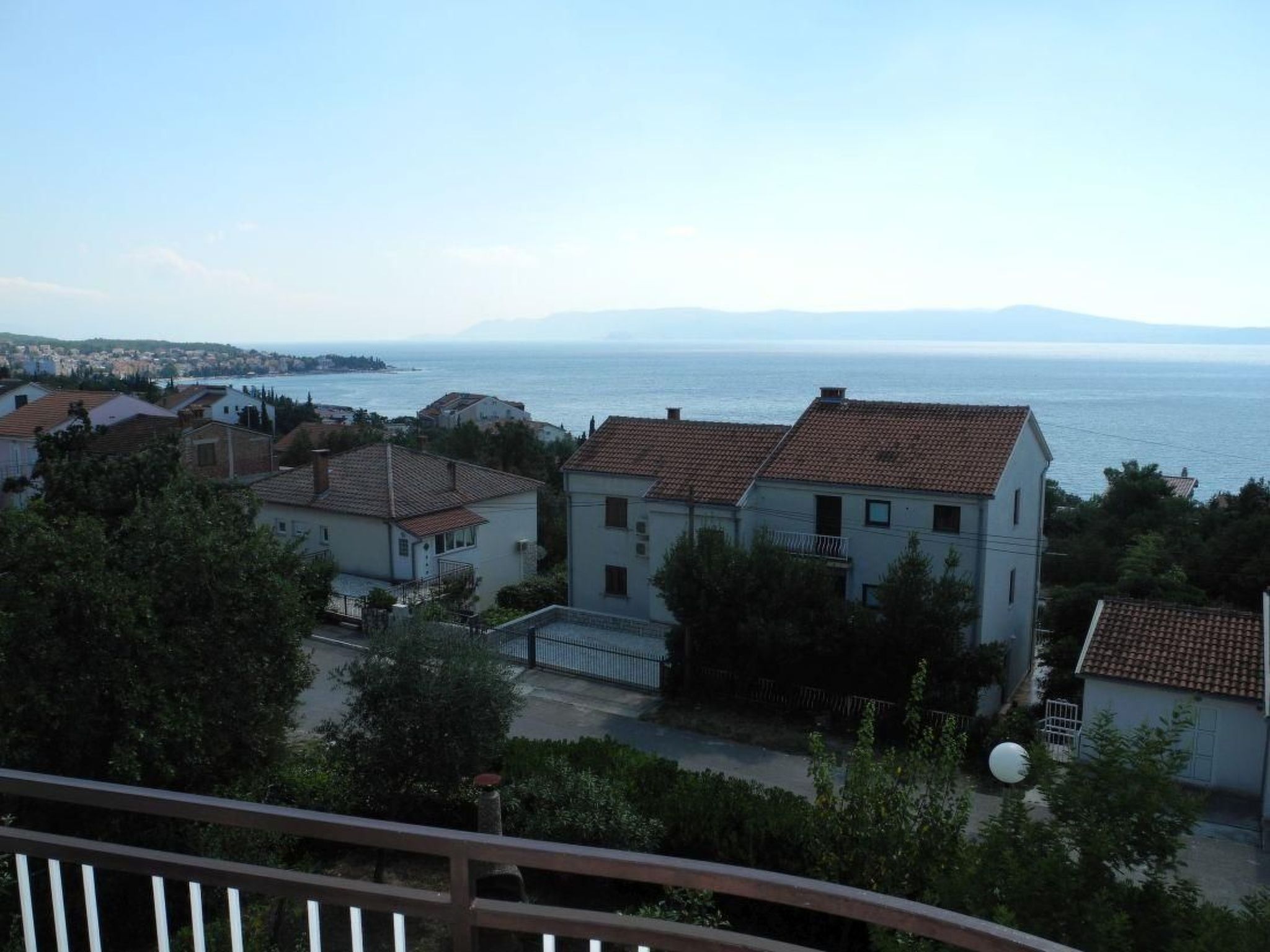 Appartement mit Balkon und Meerblick-Dedans