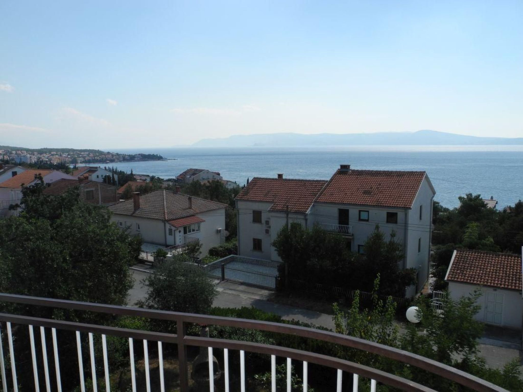 Appartement mit Balkon und Meerblick-Dedans
