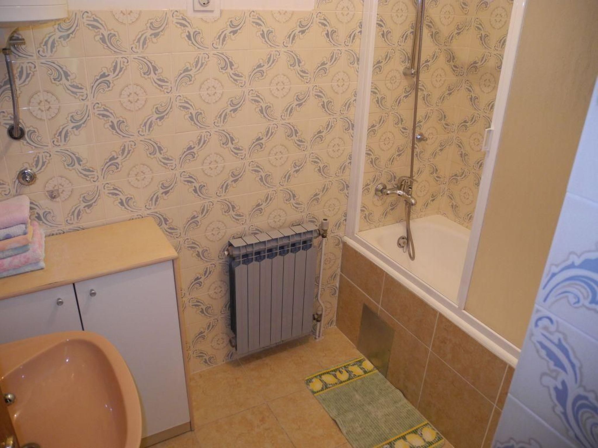 Appartement mit Balkon und Meerblick-Dedans