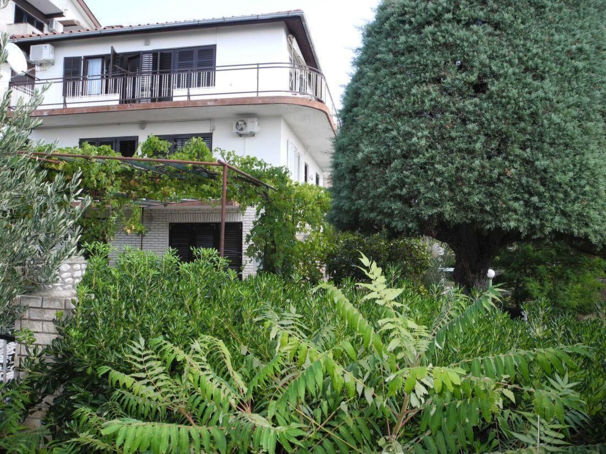 Appartement mit Balkon und Meerblick-Dedans
