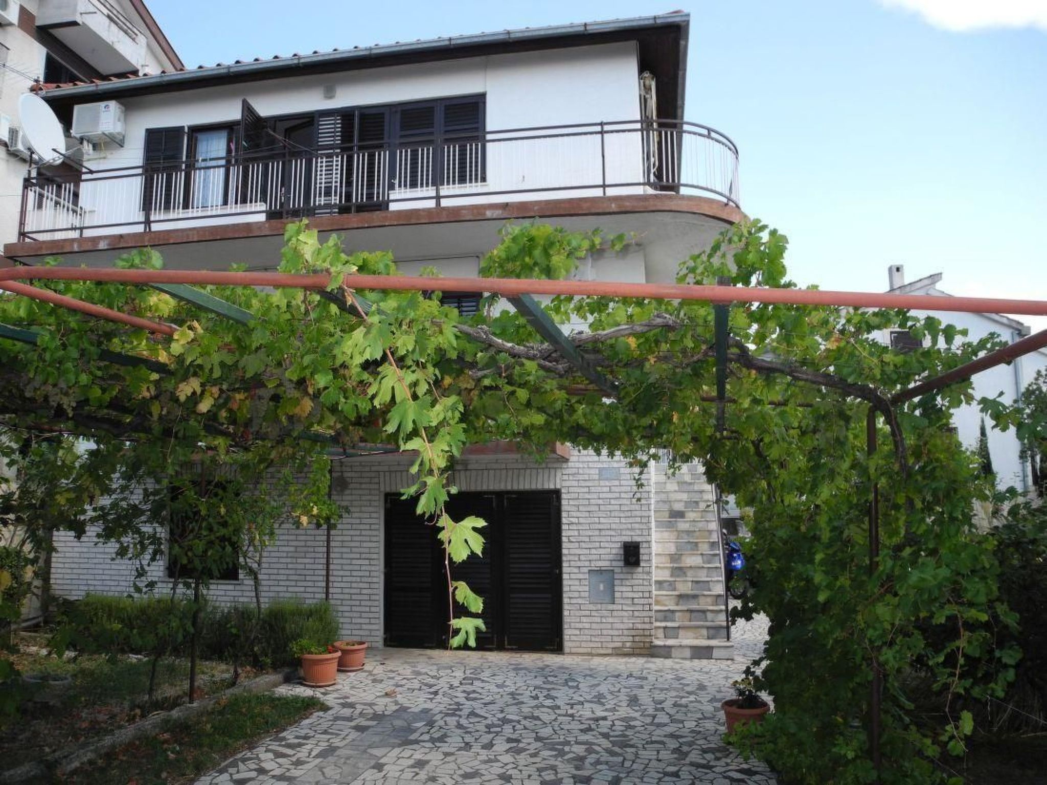 Appartement mit Balkon und Meerblick-Dedans