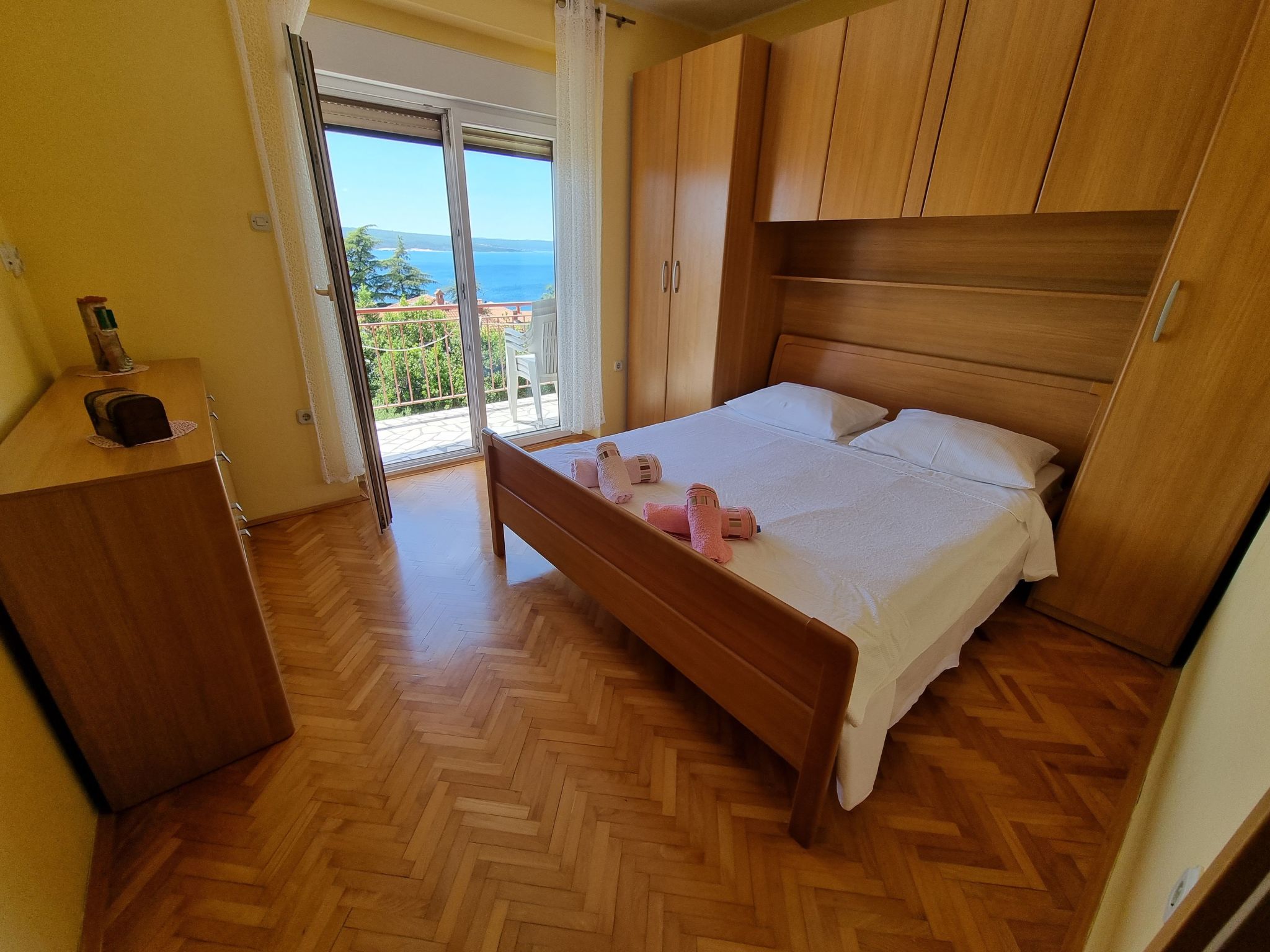 Mit Terrasse-Drinnen