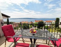 Vrijstaande vakantiewoning met panoramisch zeezicht en terras in Crikvenica - thumbnail 1