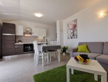 Vrijstaande vakantiewoning met panoramisch zeezicht en terras in Crikvenica - thumbnail 2