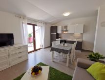 Vrijstaande vakantiewoning met panoramisch zeezicht en terras in Crikvenica - thumbnail 3