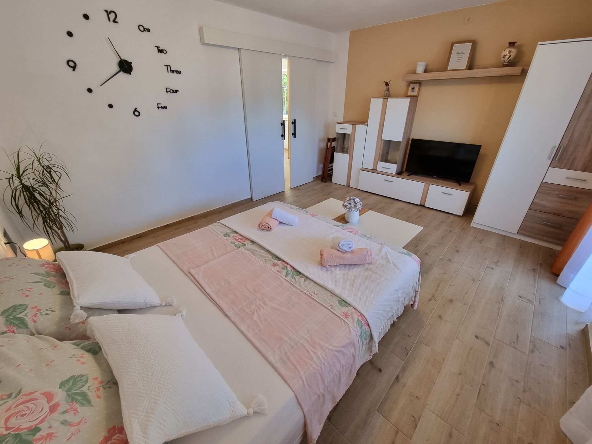 "Bruno" mit Blick auf das Wasser-Image-tags.info