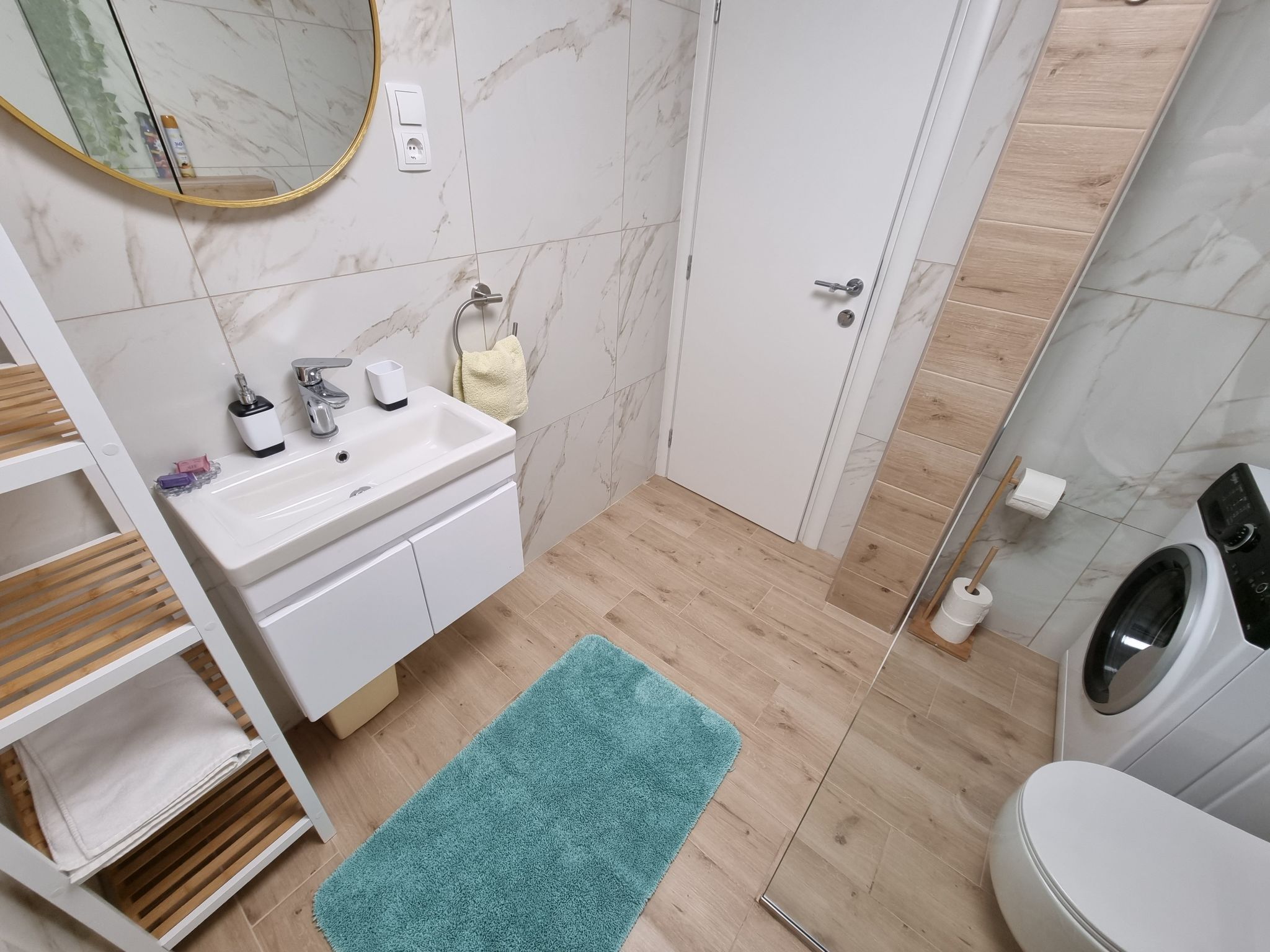 "Bruno" mit Blick auf das Wasser-Image-tags.info