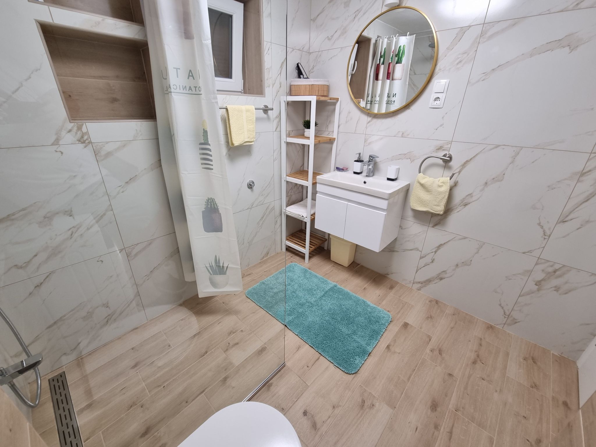 "Bruno" mit Blick auf das Wasser-Image-tags.info