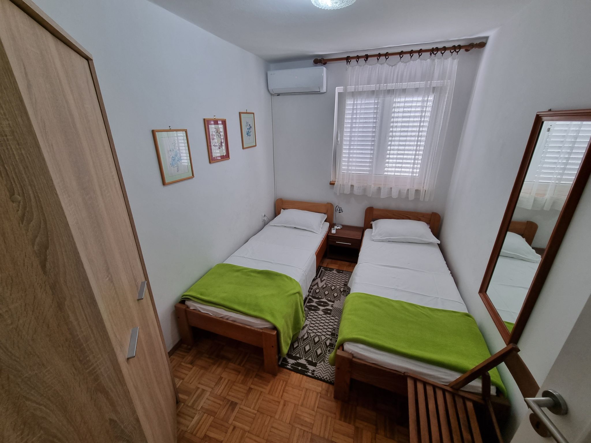 "Bruno" mit Blick auf das Wasser-Image-tags.info