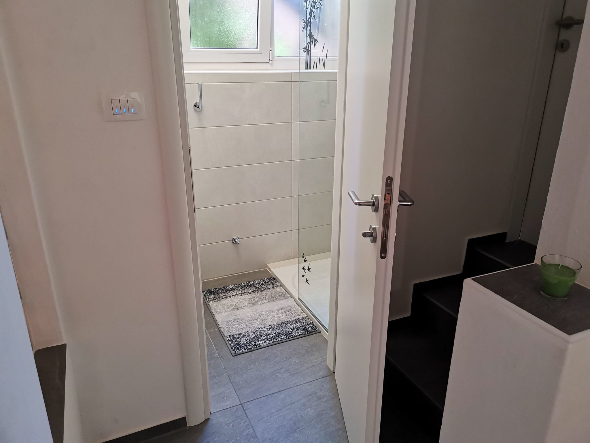 "Bruno" mit Blick auf das Wasser-Image-tags.info