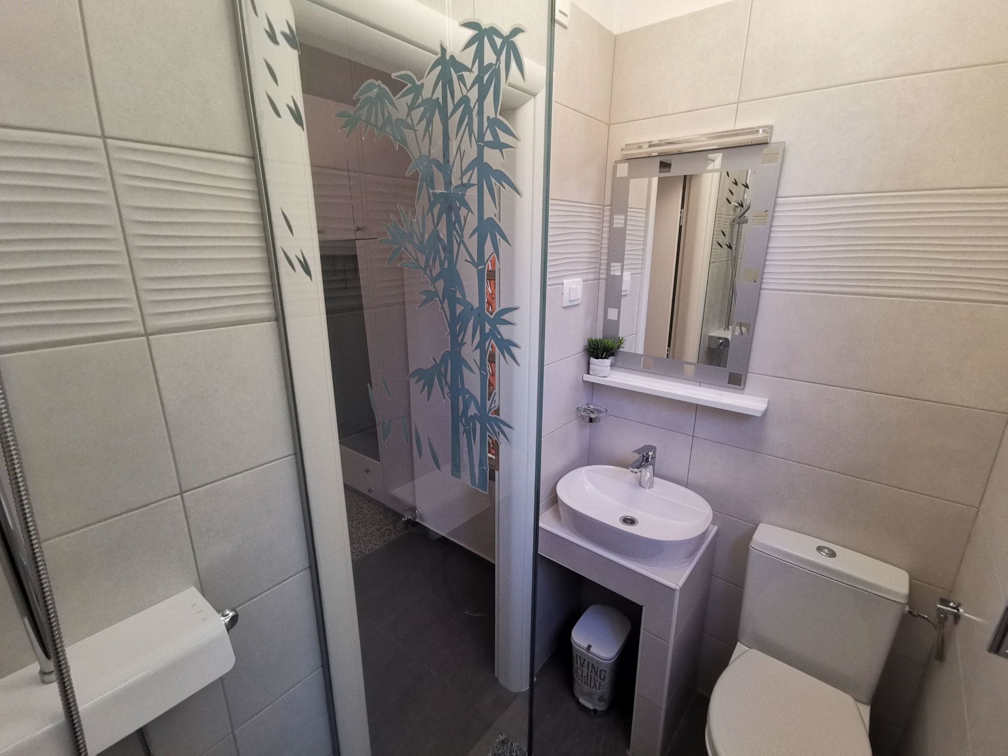 "Bruno" mit Blick auf das Wasser-Image-tags.info