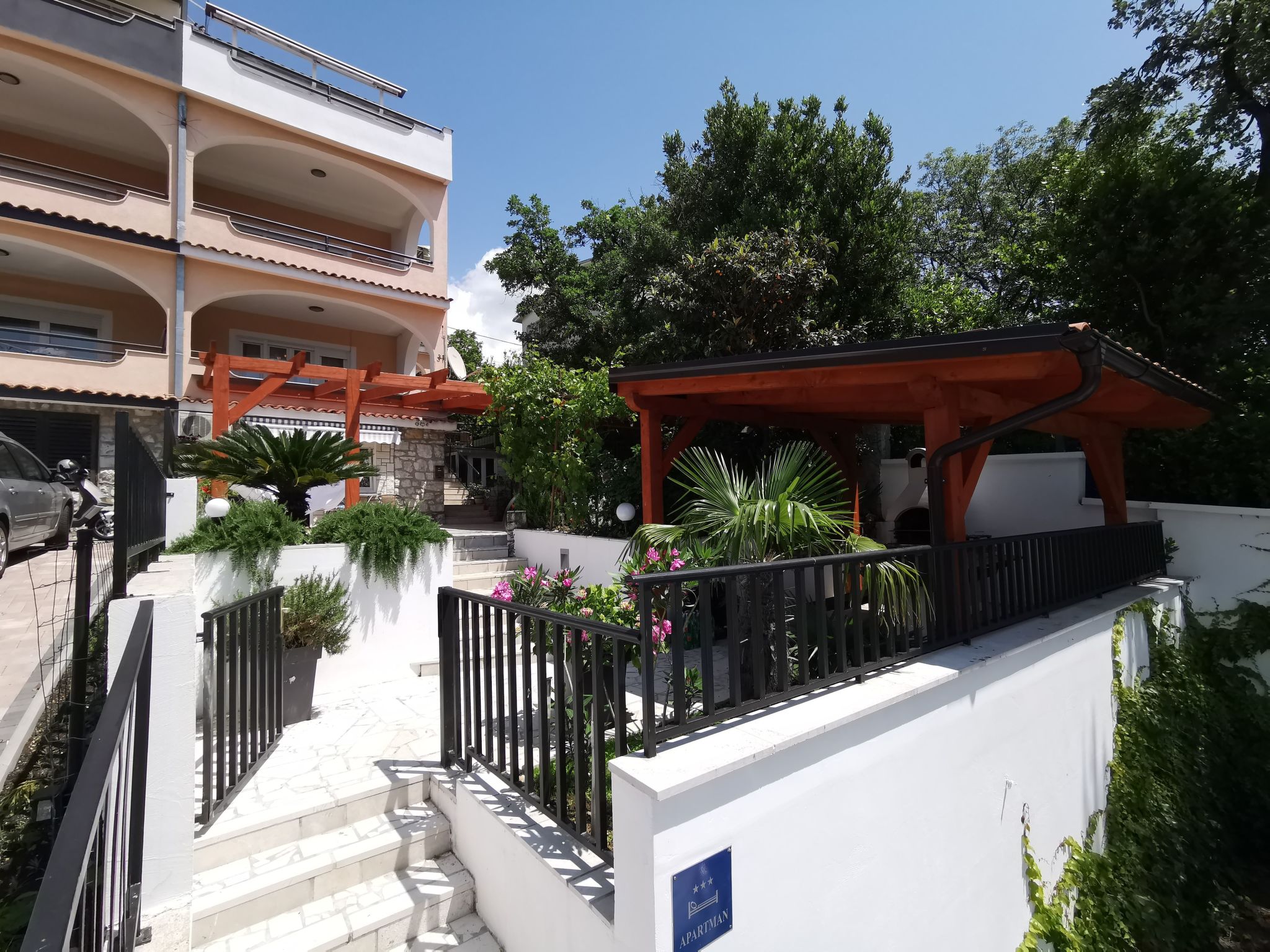 "Bruno" mit Blick auf das Wasser-Image-tags.info