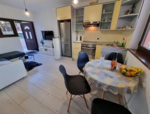 Knus appartement in Crikvenica voor 4, met terras vlakbij zee - thumbnail 2