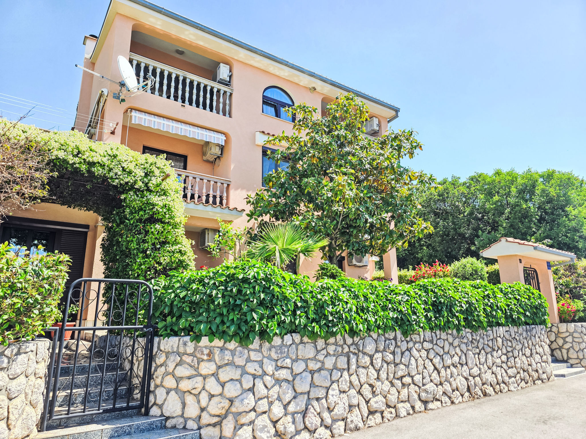 Wohnung in Crikvenica mit Terrasse und Grill