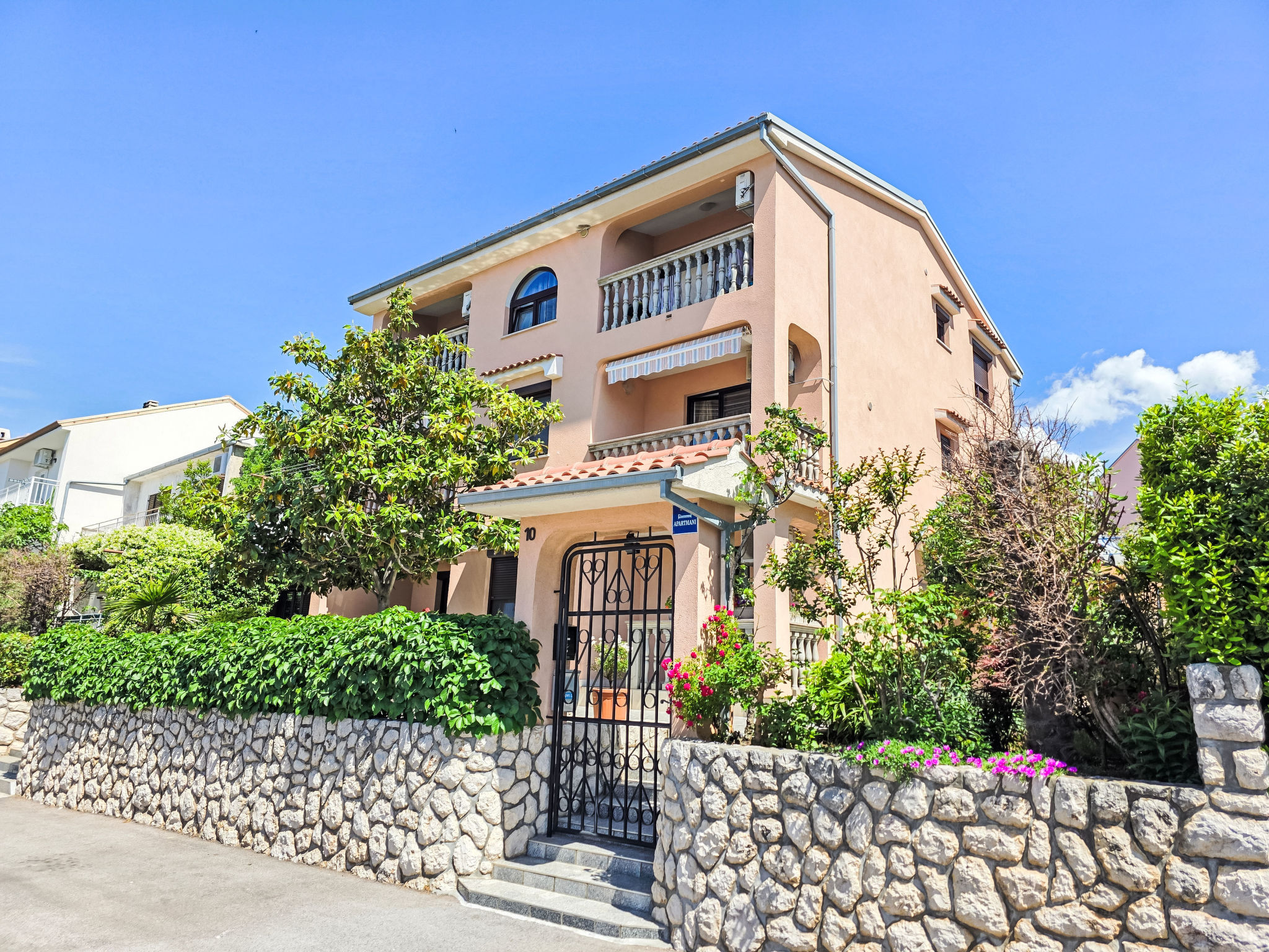Wohnung in Crikvenica mit Terrasse und Grill