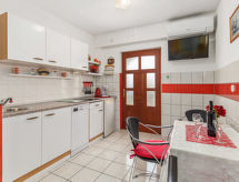 Knus appartement met zwembad, vlakbij zee en strand in Crikvenica - thumbnail 5