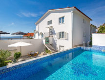 Knus appartement met zwembad, vlakbij zee en strand in Crikvenica - thumbnail 3