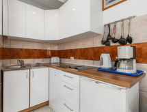 Knus appartement bij zee met zwembad in Crikvenica - thumbnail 4