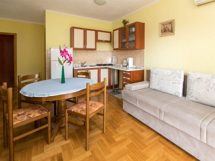 Nikol (CKV121) Apartment in Cirkvenica Riviera