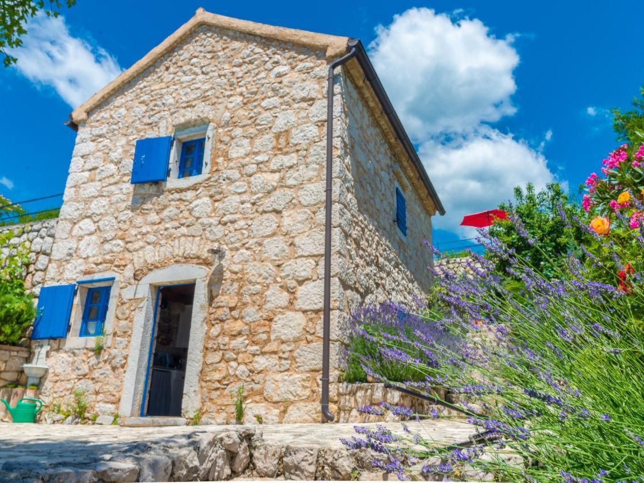 "Villa Ivanka" mit Blick auf das Wasser-Dedans