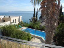 Vrijstaand vakantiehuis op 30 meter van zee met zwembad in Crikvenica - thumbnail 1