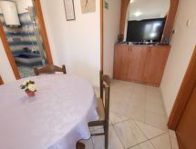 Vrijstaande vakantiewoning voor 4 met balkon nabij zee in Crikvenica - thumbnail 5