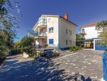 Wohnung in Crikvenica mit Grill und Terrasse