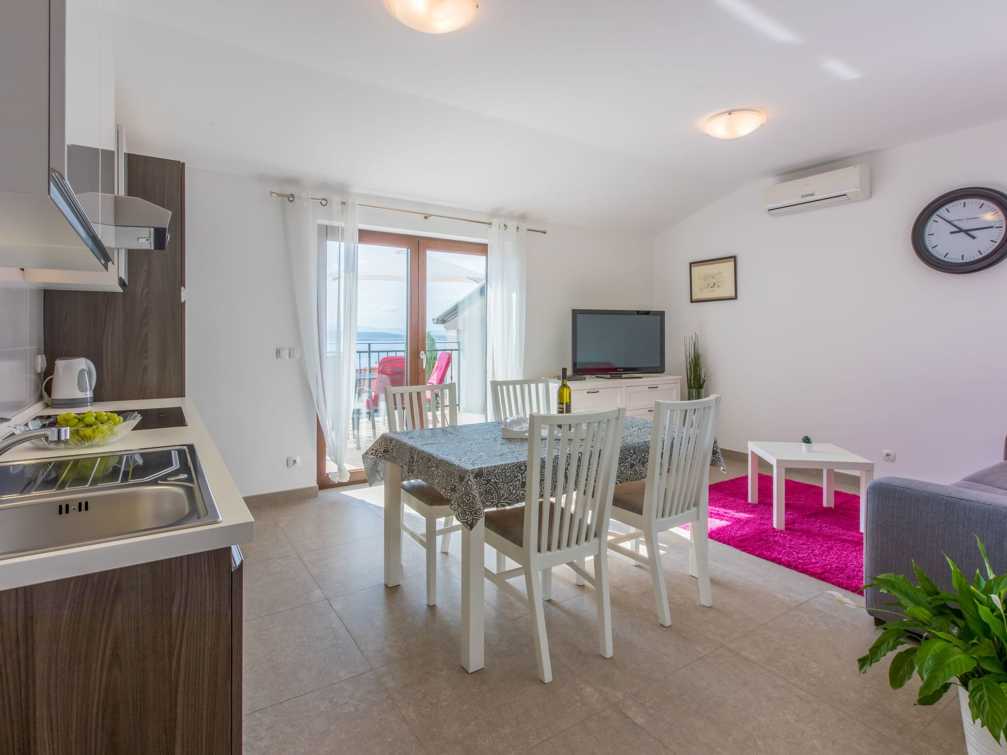 Wohnung mit Panoramablick aufs Meer-Drinnen