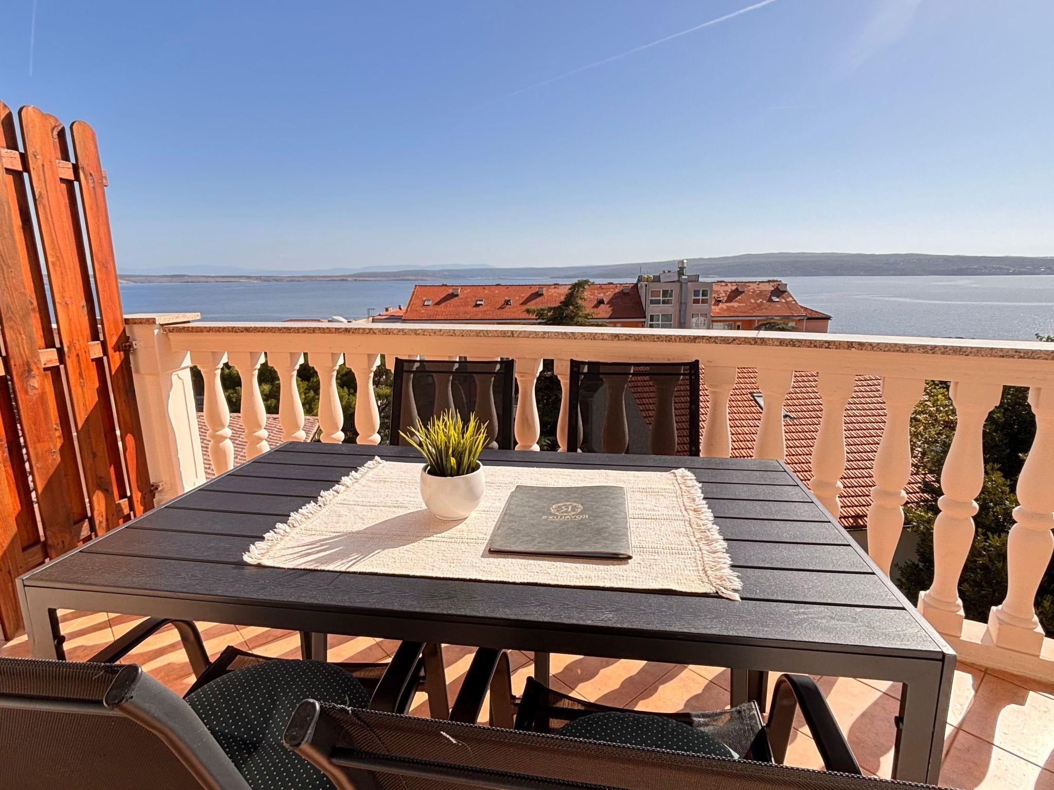Wohnung mit Balkon und Meerblick-Inside