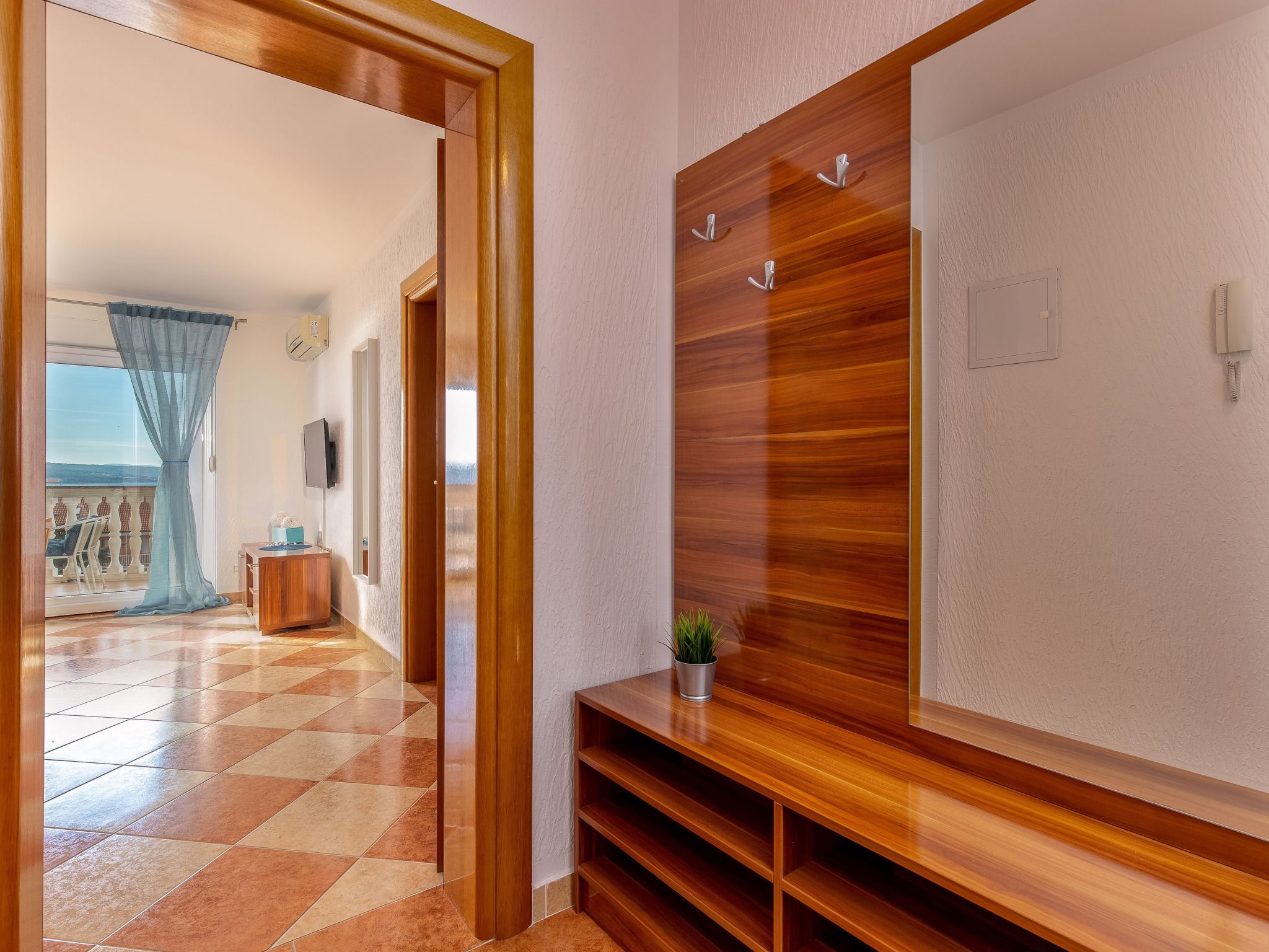 Wohnung mit Balkon und Meerblick-Inside