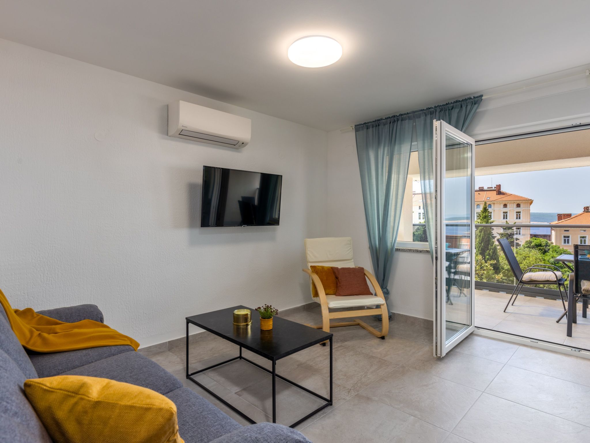 Modernes Apartment in Crikvenica mit Gemeinschaftspool