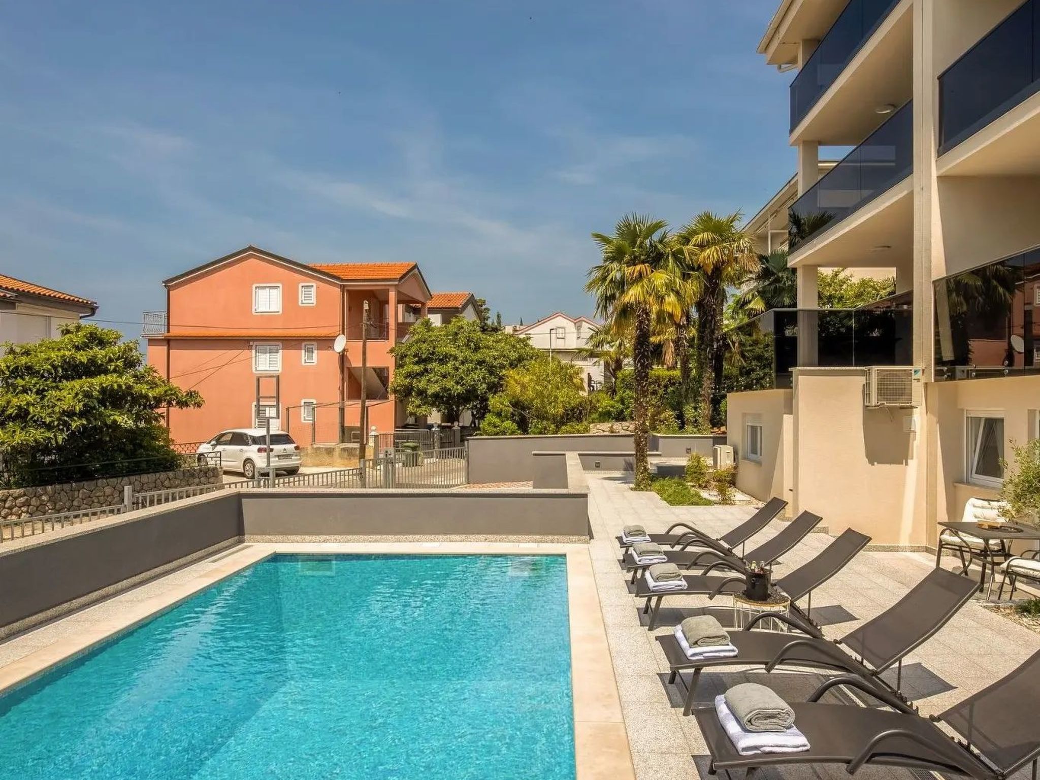Photo of Modernes Apartment in Crikvenica mit Gemeinschaftspool