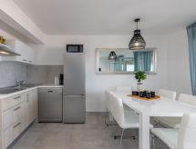 Modern appartement in Crikvenica met zwembad, 300m van zee - thumbnail 3