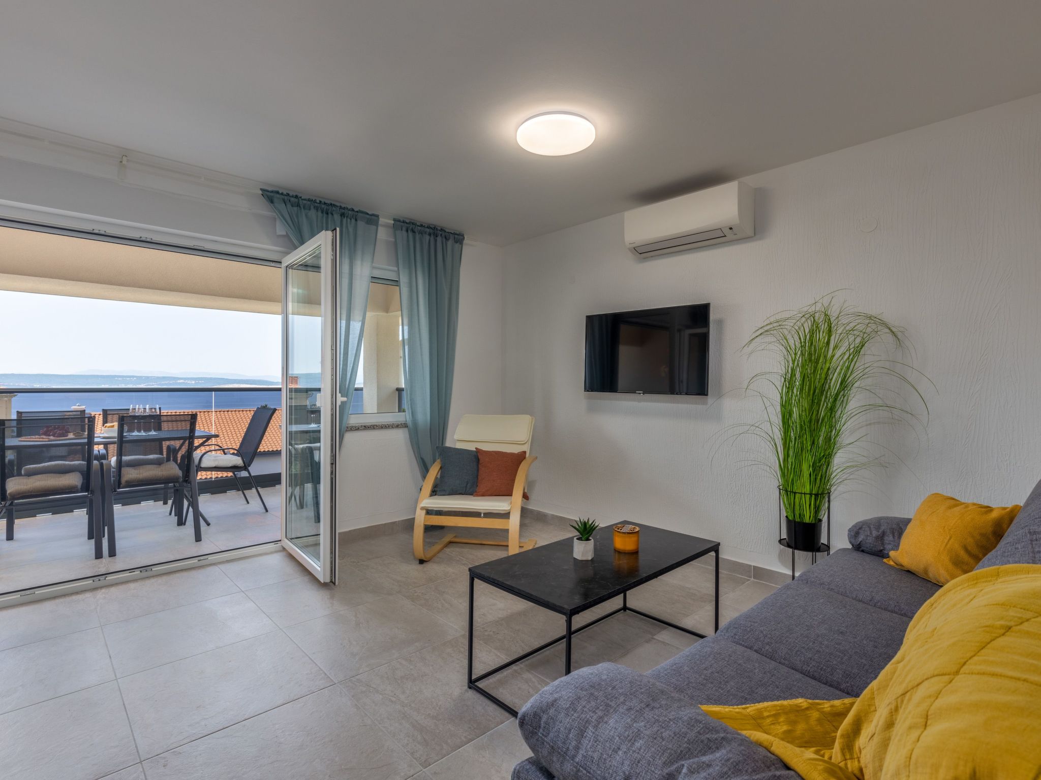 Modernes Apartment in Crikvenica mit Gemeinschaftspool-Binnen