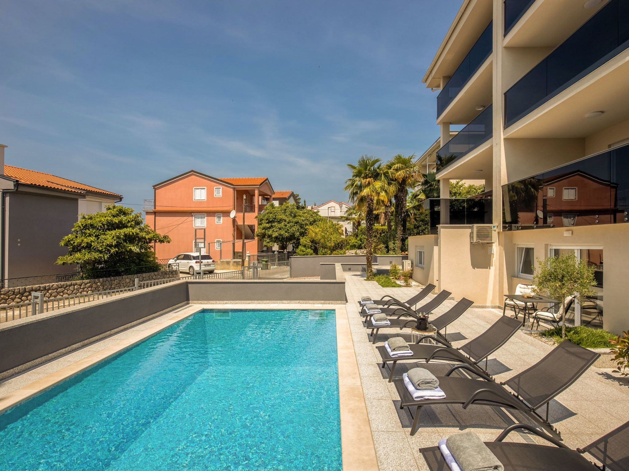 Photo of Modernes Apartment in Crikvenica mit Gemeinschaftspool