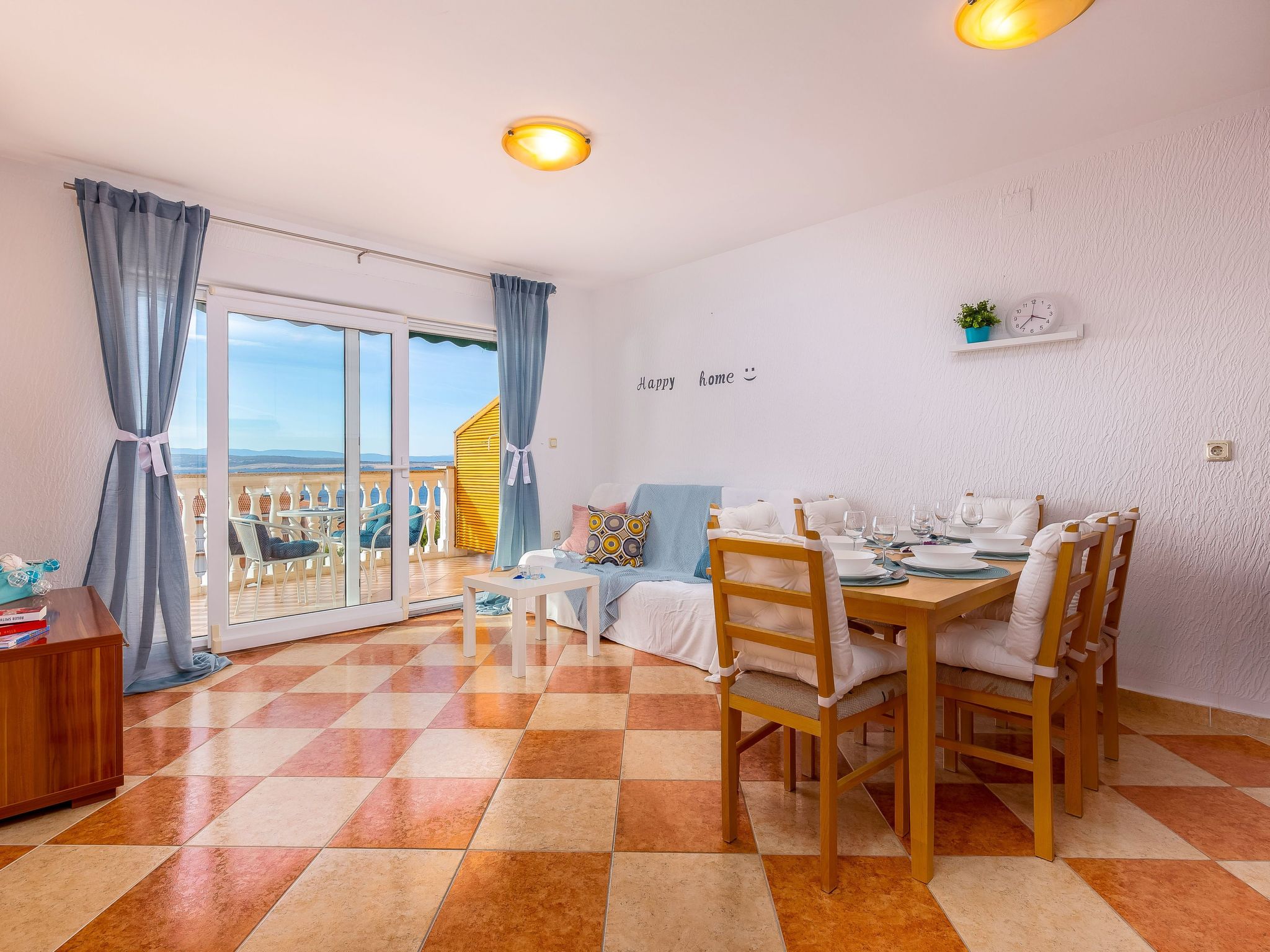 Wohnung mit Balkon und Meerblick-Inside