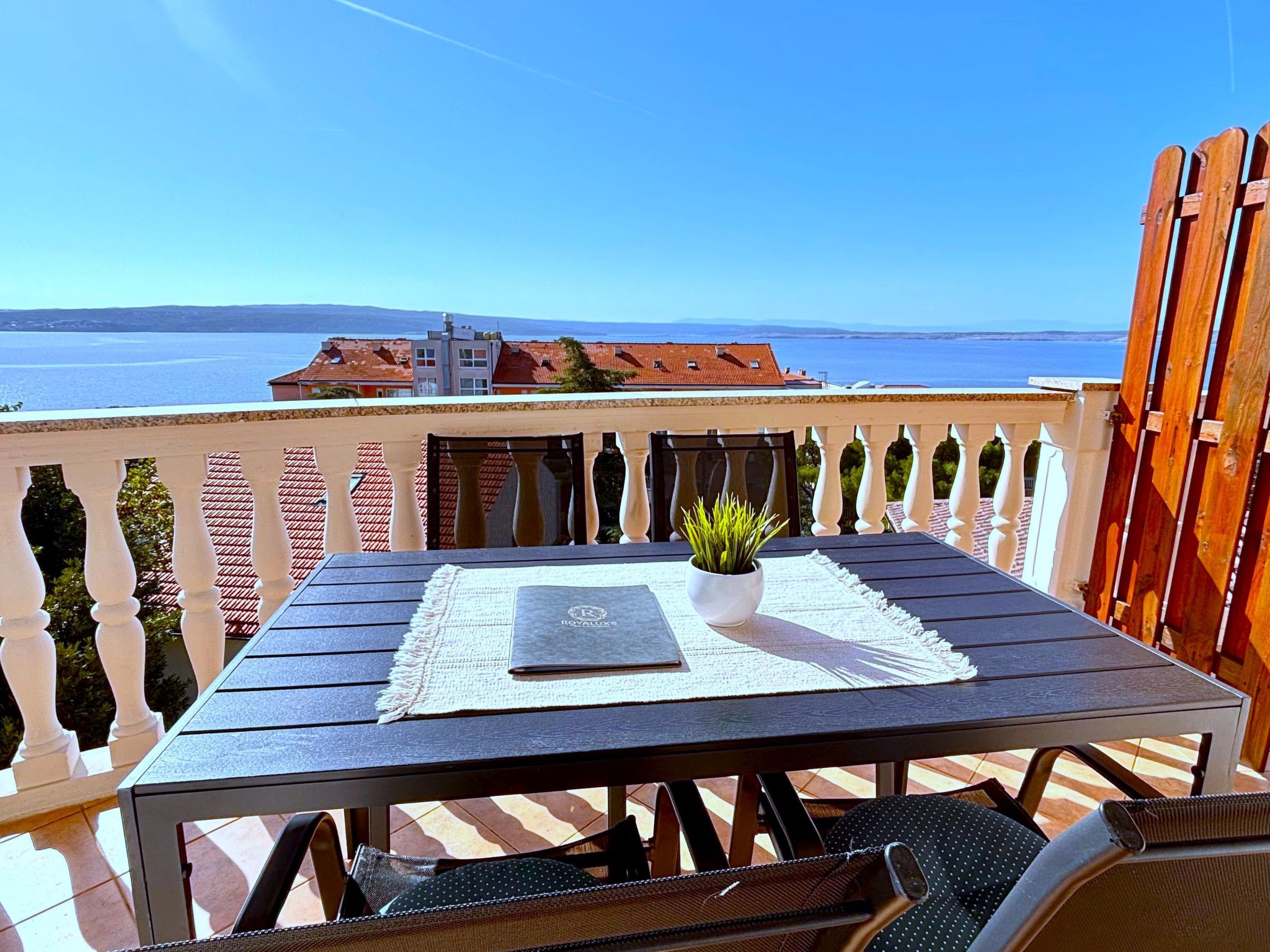 Wohnung mit Balkon und Meerblick-Inside