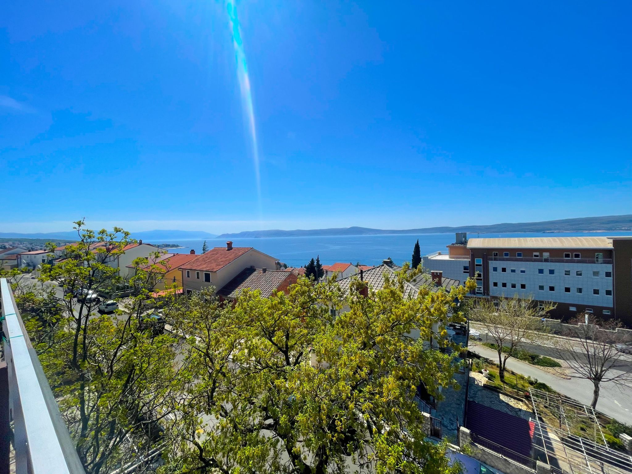 Wohnung in Crikvenica mit Möbliertem Balkon