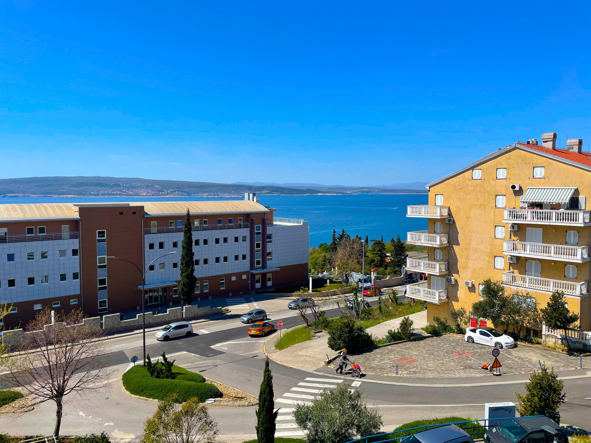 Wohnung in Crikvenica mit Möbliertem Balkon