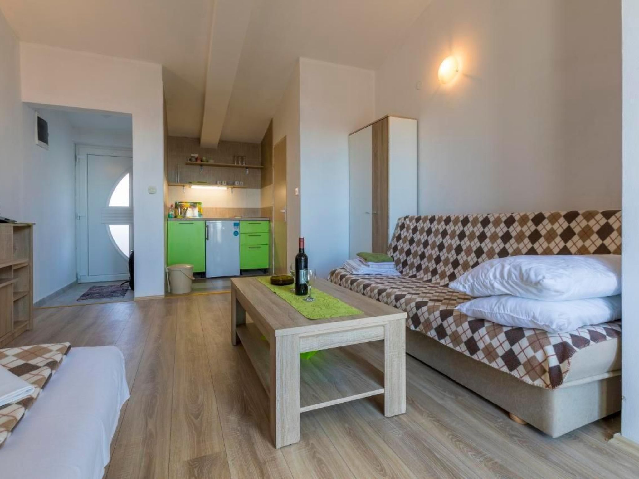 Wohnung in Crikvenica mit Möbliertem Balkon-Drinnen