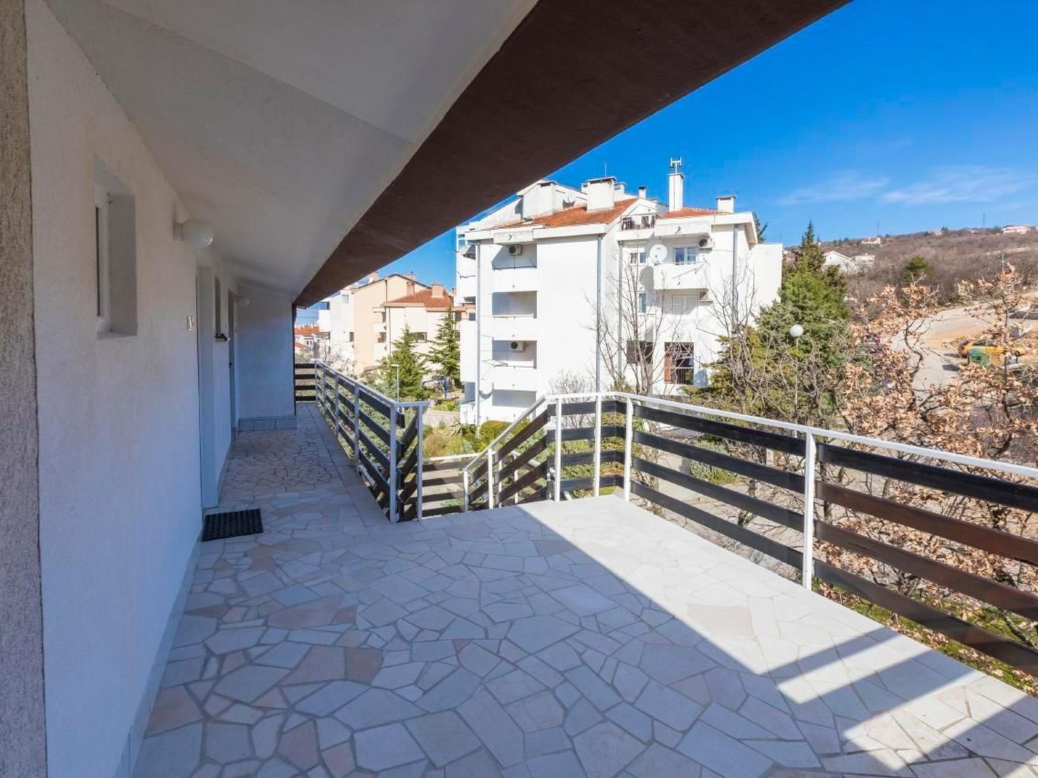 Wohnung in Crikvenica mit Möbliertem Balkon-Draußen