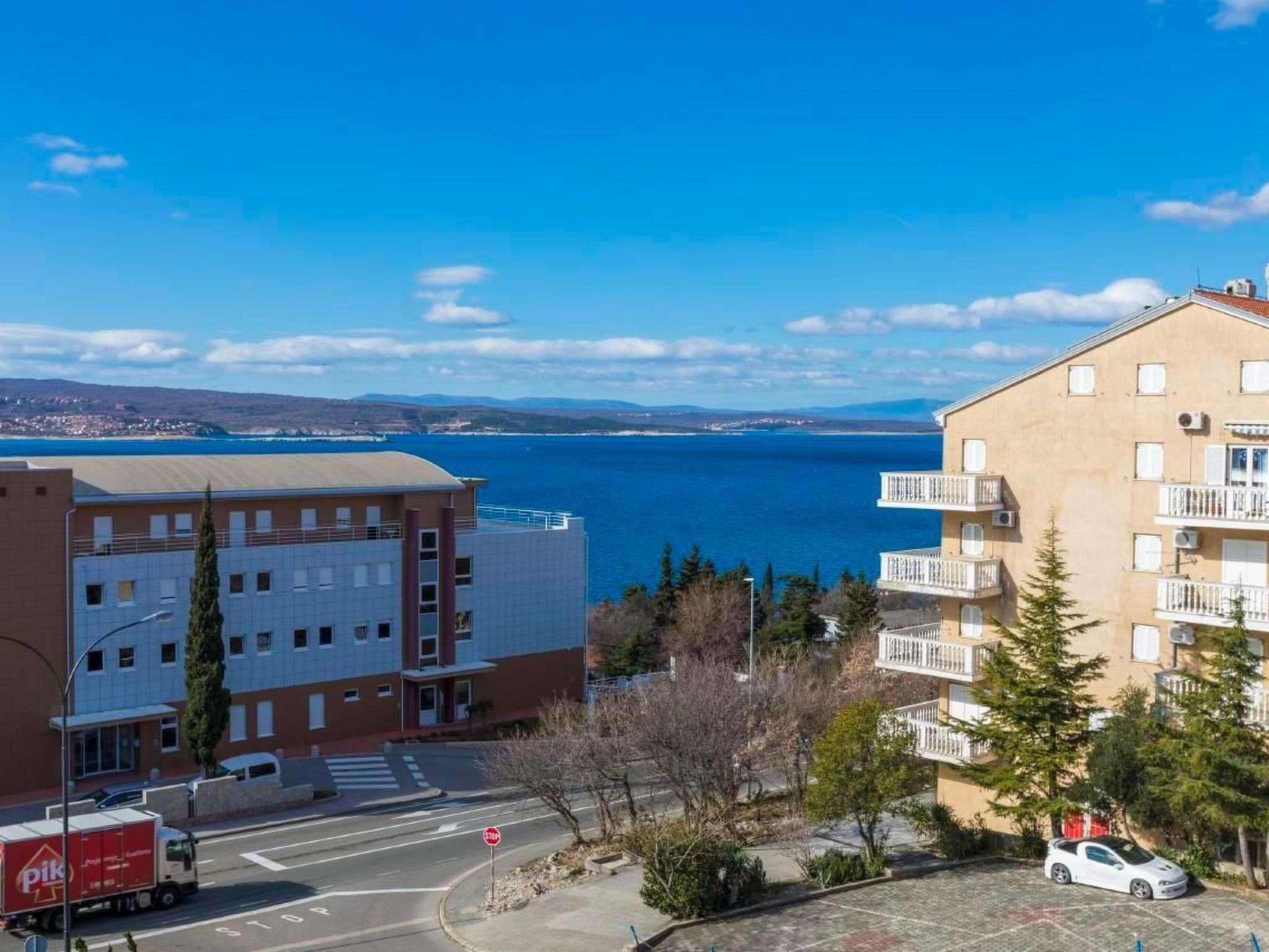 Wohnung in Crikvenica mit Möbliertem Balkon-Draußen