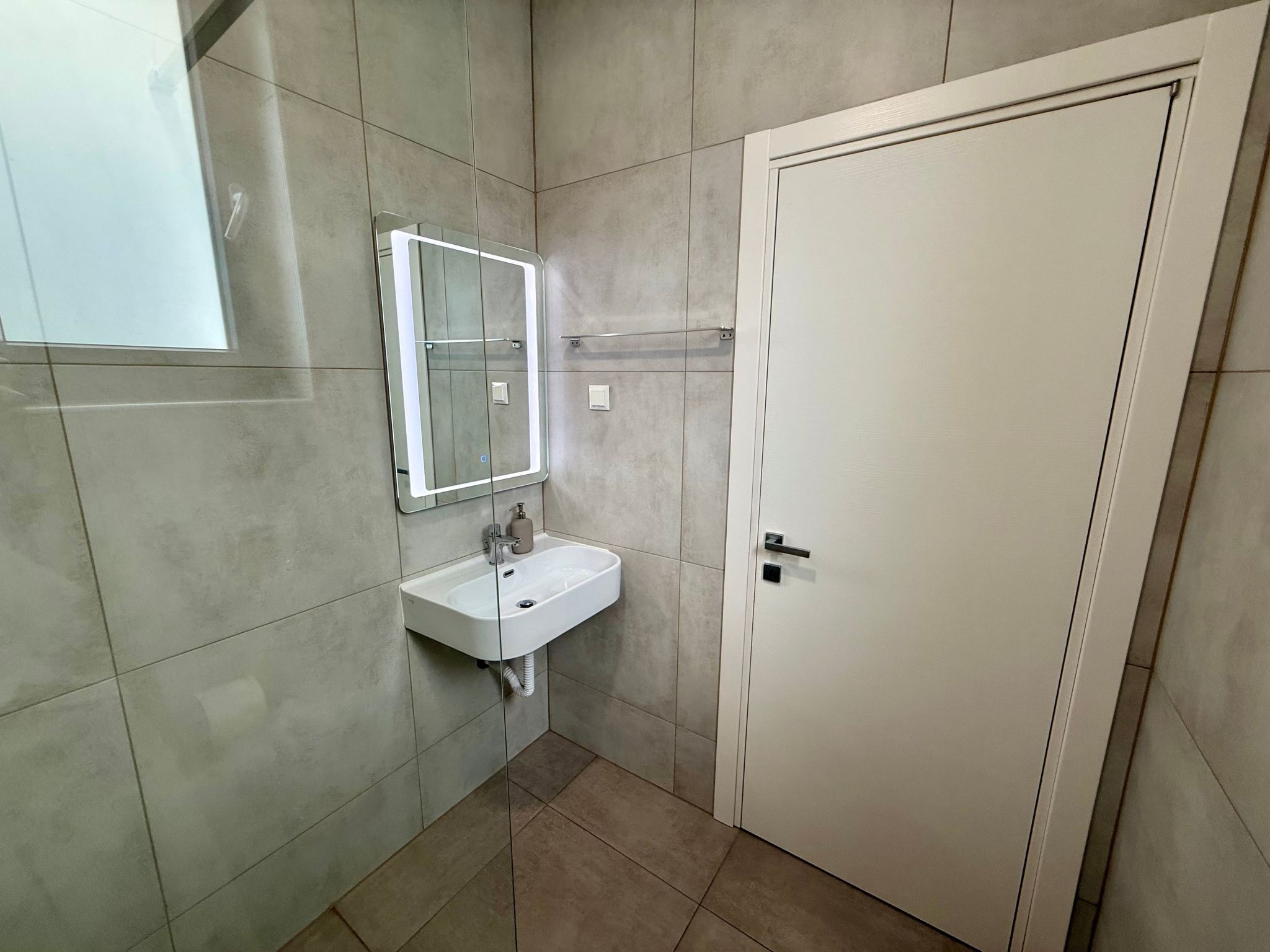 Schöne moderne Villa v-Binnen