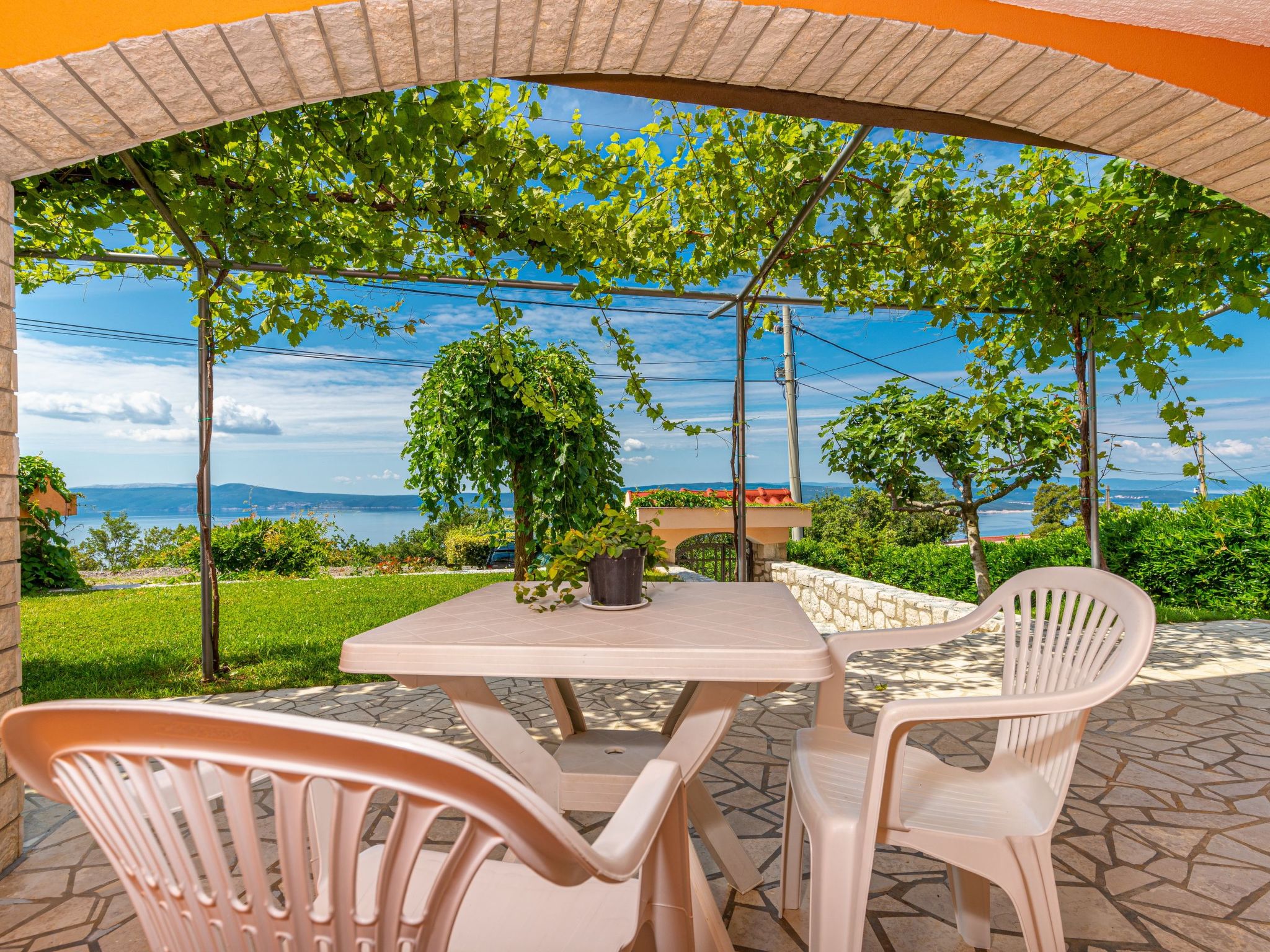 Mistral1-Image-tags.info