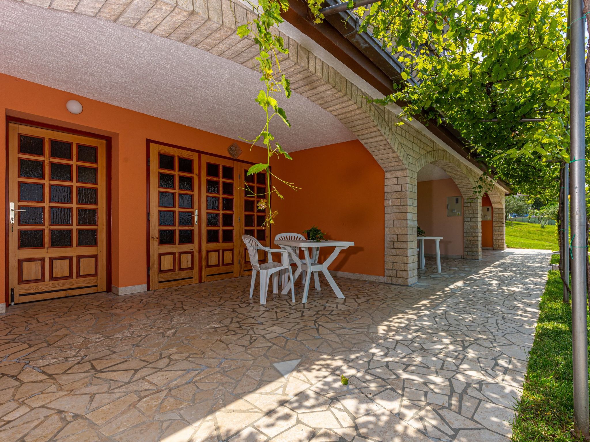 Mistral1-Image-tags.info