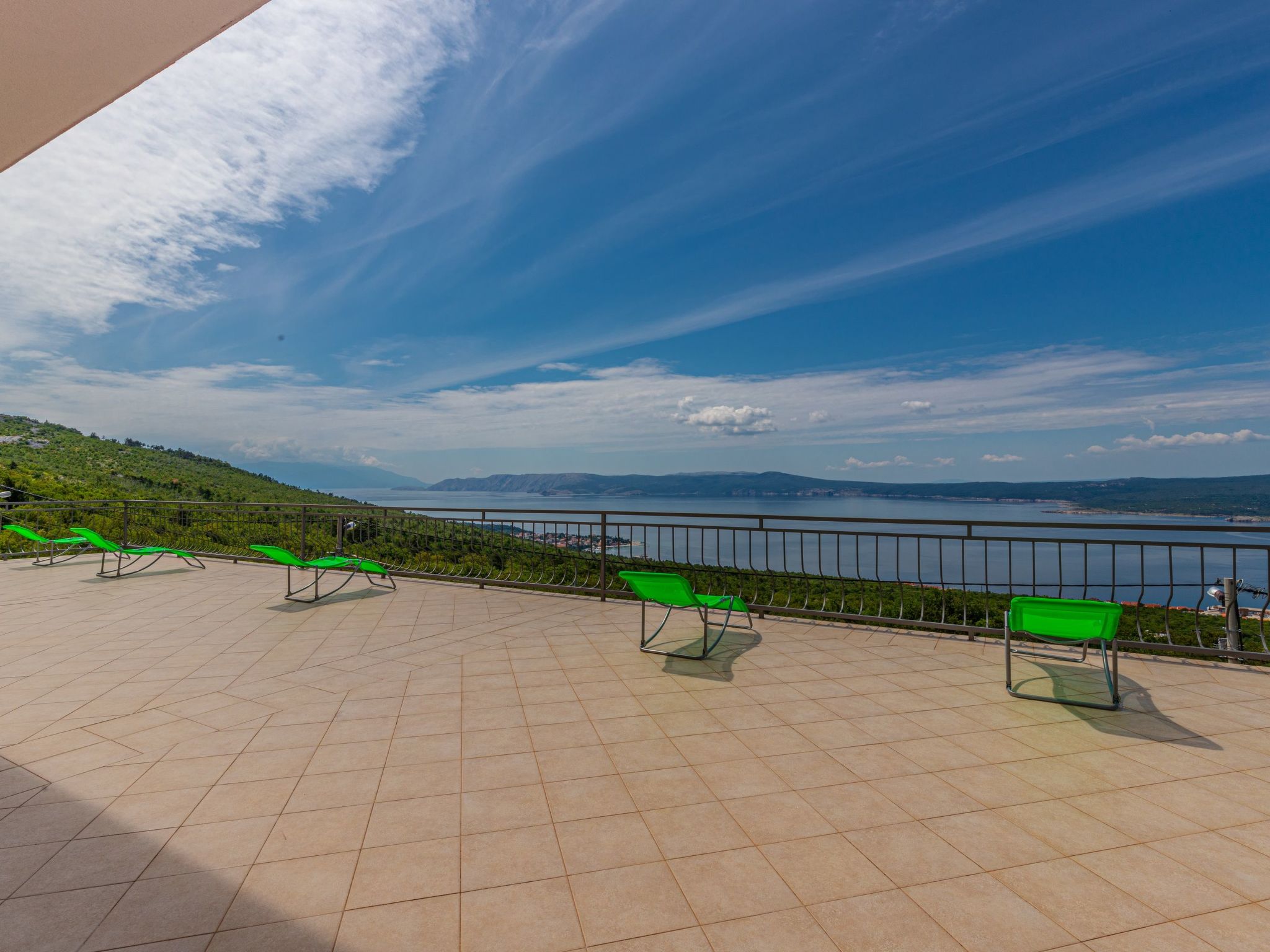 Mistral1-Image-tags.info