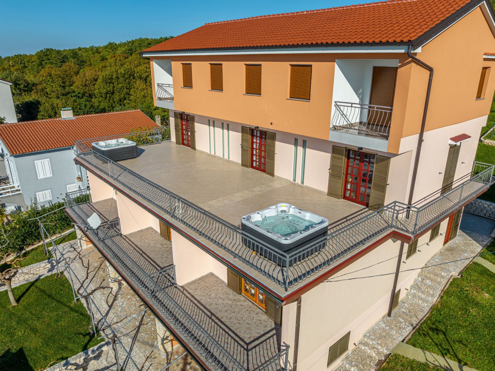 Mistral1-Image-tags.info