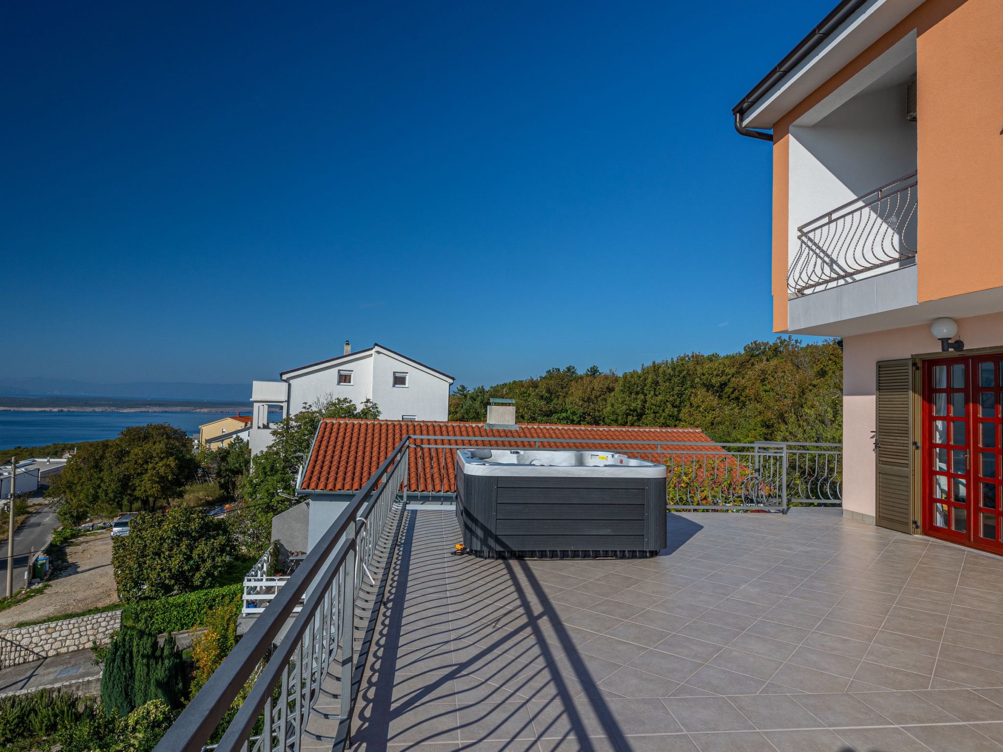 Mistral1-Image-tags.info